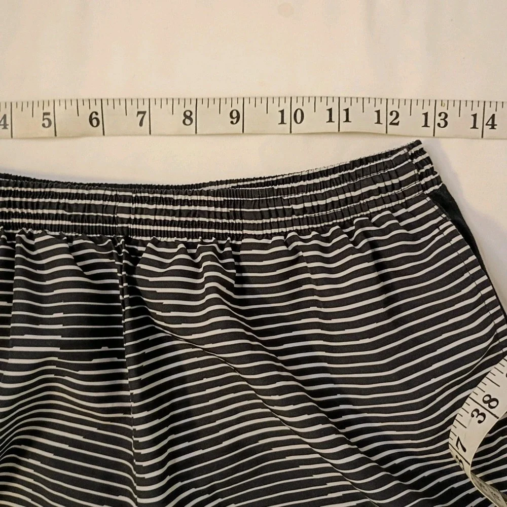 Nike Dry Element Running Challenger Shorts Mens Medium Black White Striped Brief
